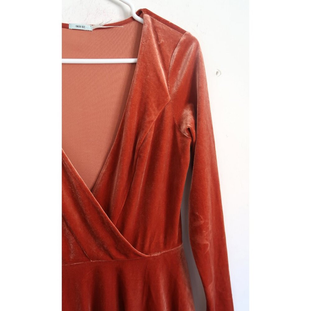 Urban Outfitters Kimchi Blue Velvet Dress - Size Medium - Picture 3 of 9